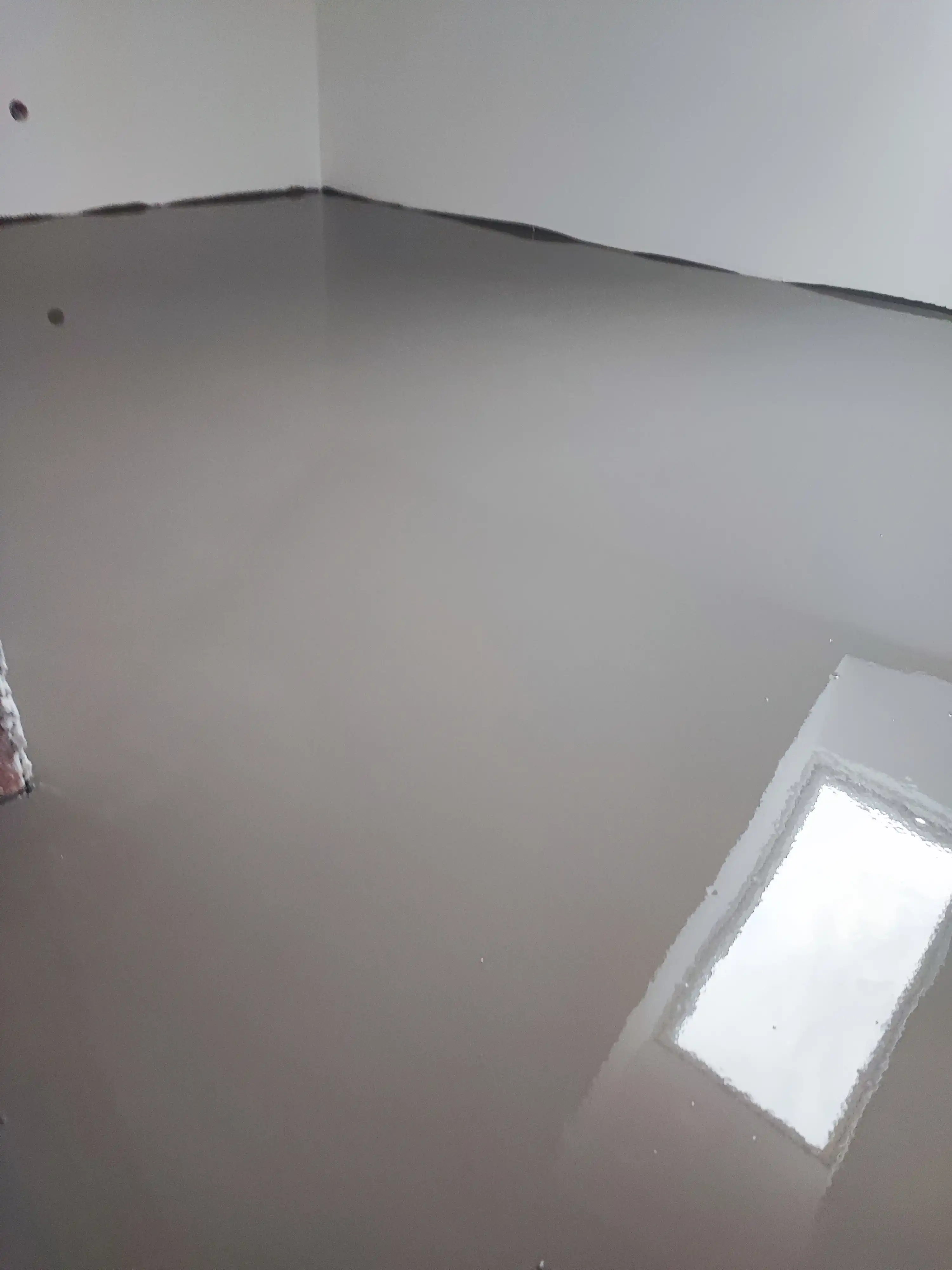 Wylewka pod wykładzinę LVT